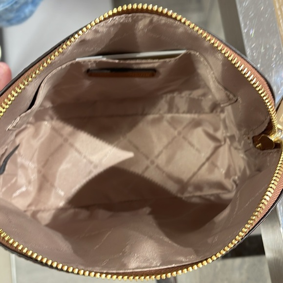 MICHAEL KORS 
Jet Set Travel Medium Dome Crossbody Bag XCROSS XBODY
Luggage 
NWT - Picture 10 of 16